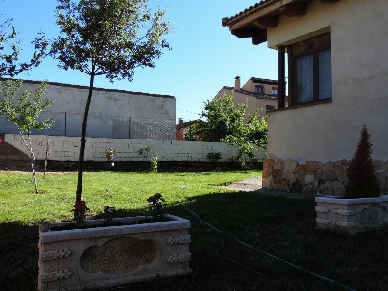 La Casa Del Cartero Pablo Guest House Saldana de Ayllon Exterior photo